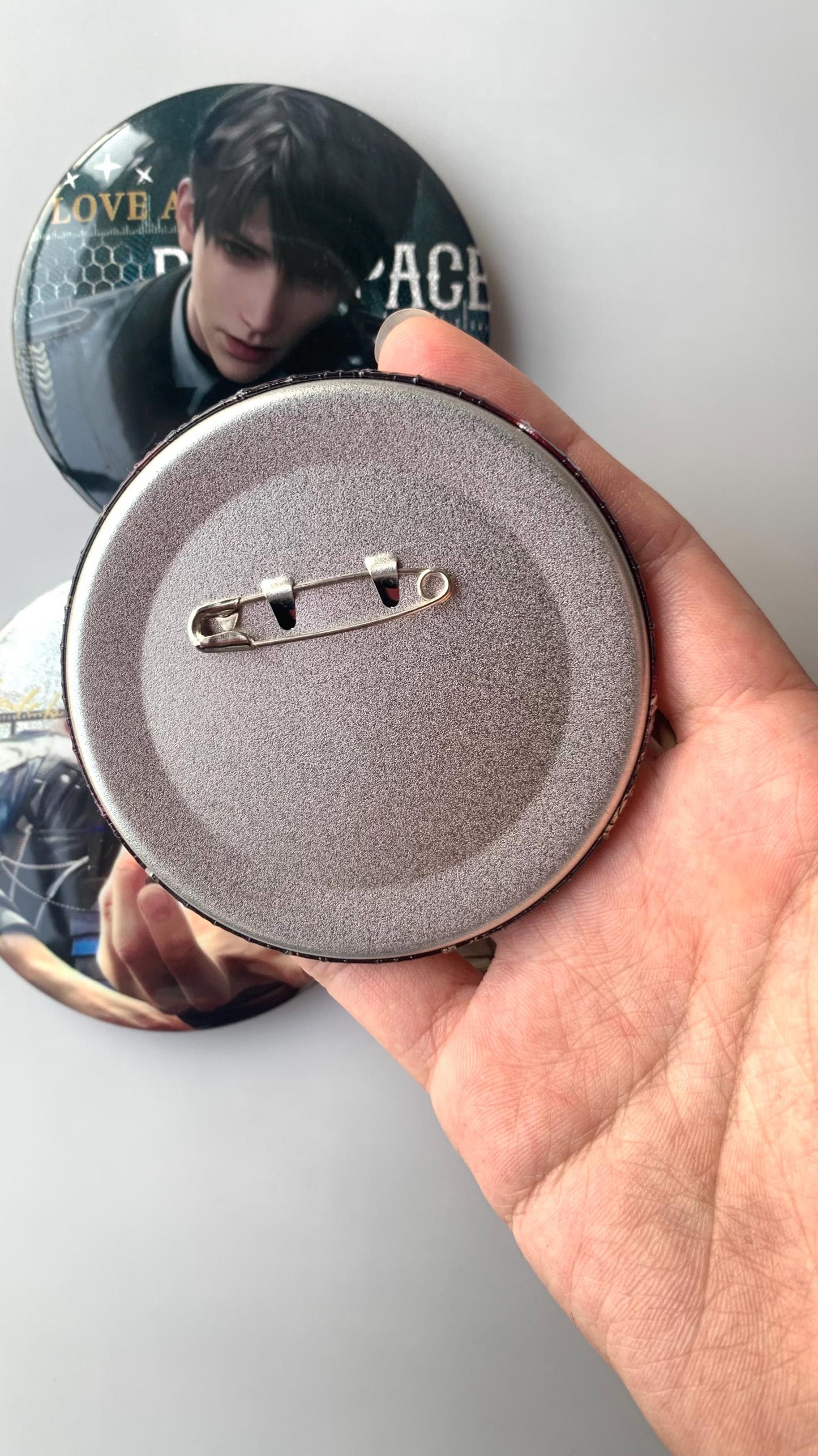 Badges of Caleb 4pcs - Love and Deepspace Caleb Qinche Xavier Rafayel Zayne Otome gamer Ita bag gift C365